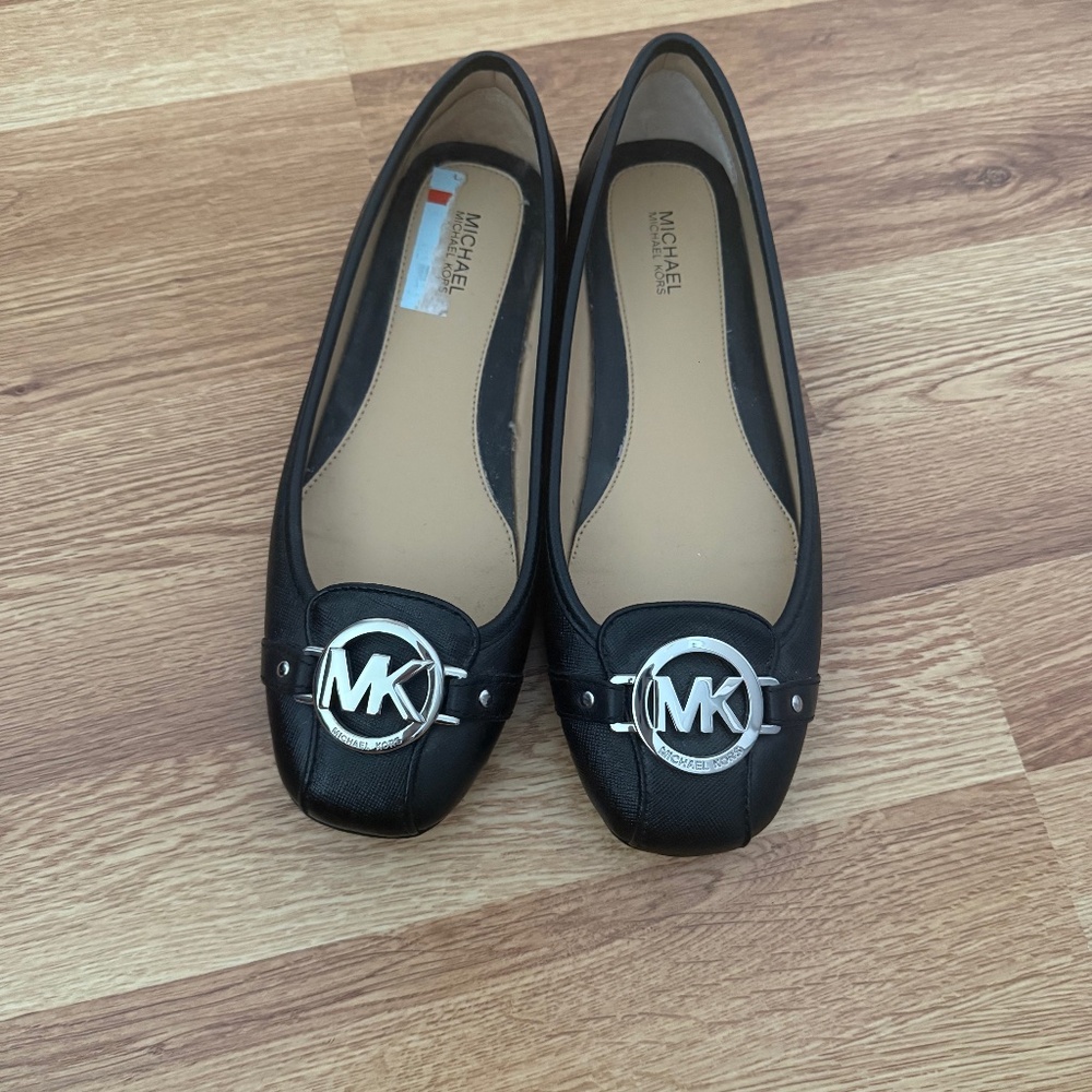 Michael Kors black flats size 7